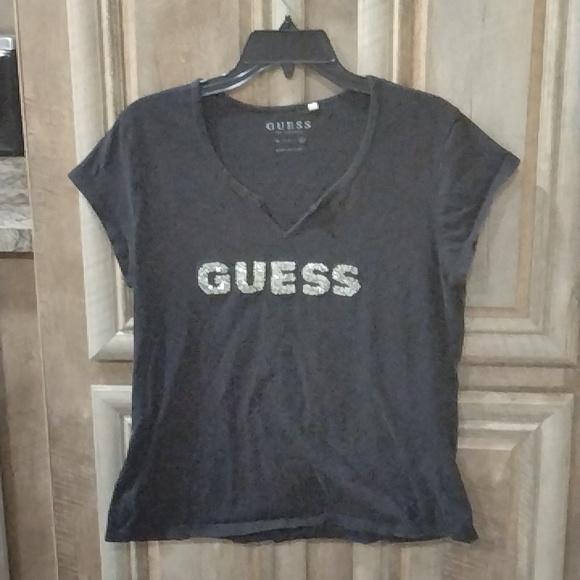 Pretty Pre-Owned Guess Brand Short Sleeve T-shirt (Black Color) - Picture 3 of 12